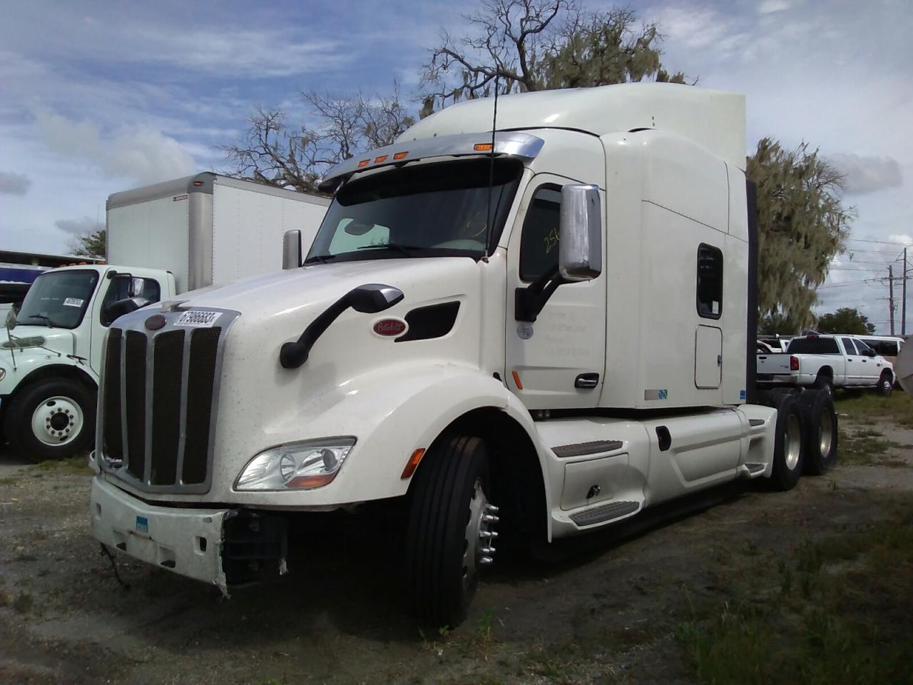 Image 2 of 2019 PETERBILT 579  2019 with VIN 1XPBDP9X0KD627961