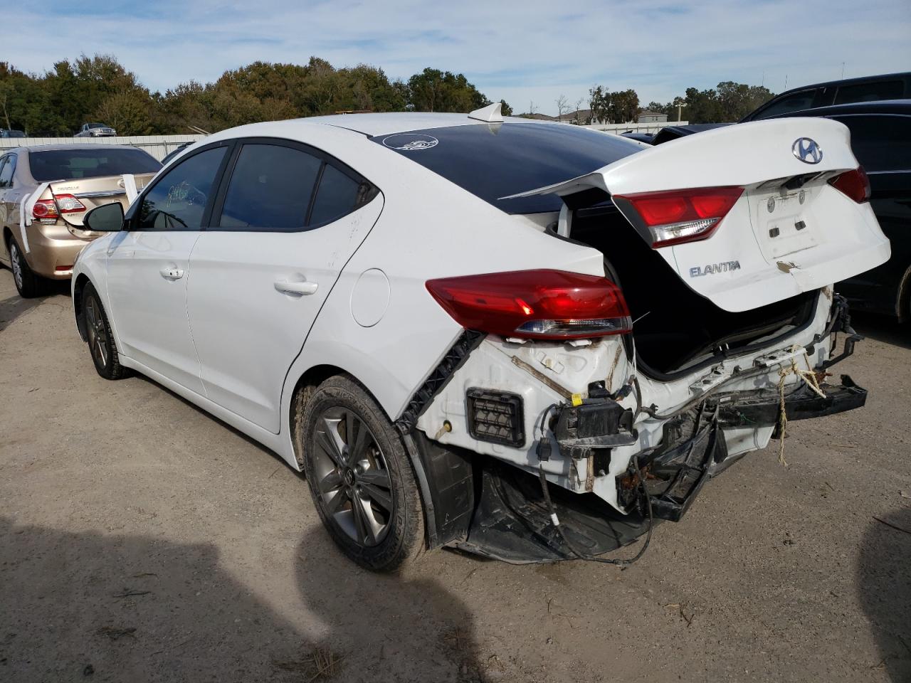 Image 2 of 2018 HYUNDAI ELANTRA SEL 2018 with VIN 5NPD84LFXJH355456