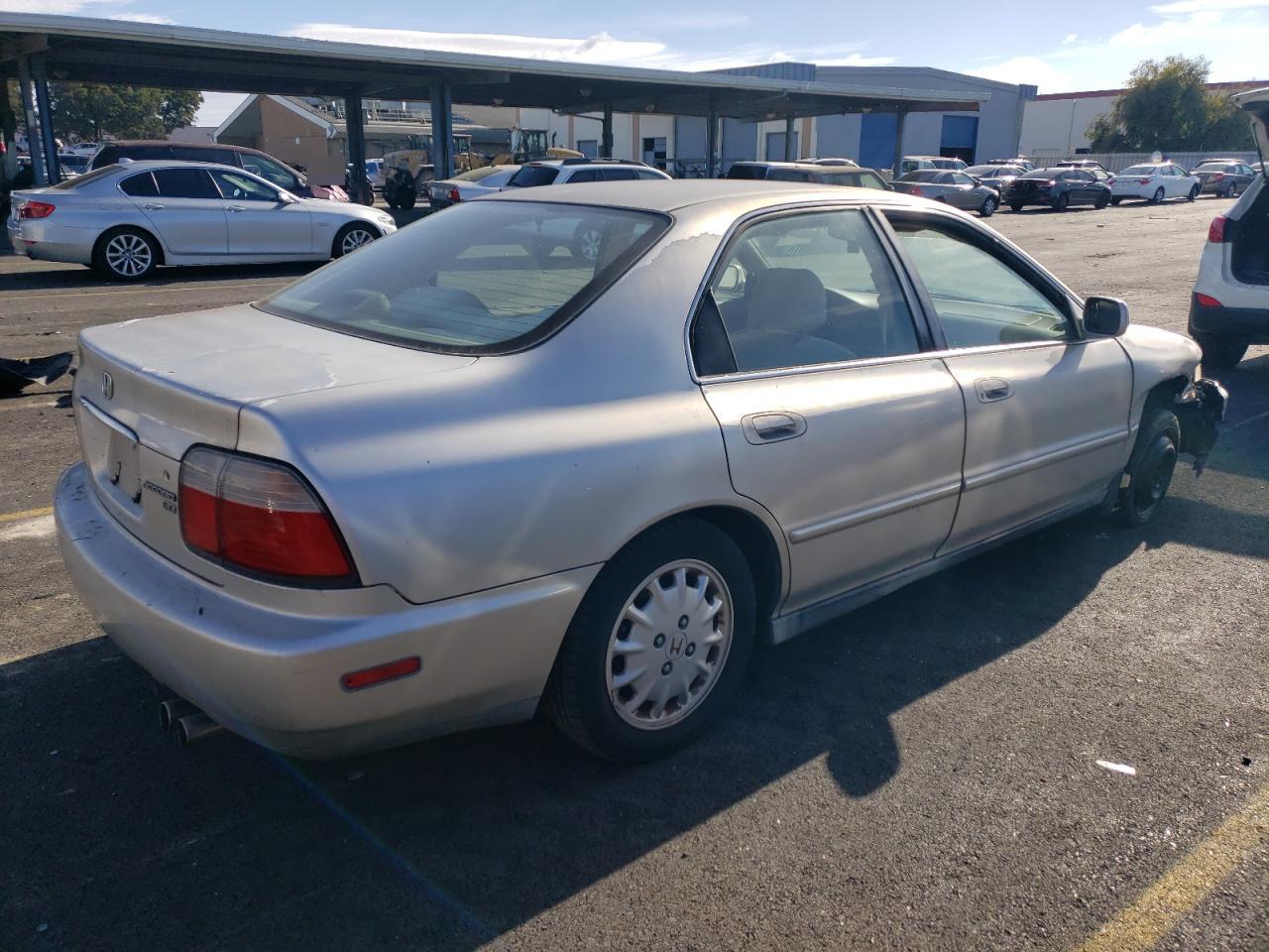 Image 3 of 1996 HONDA ACCORD EX 1996 with VIN 1HGCD5654TA039711