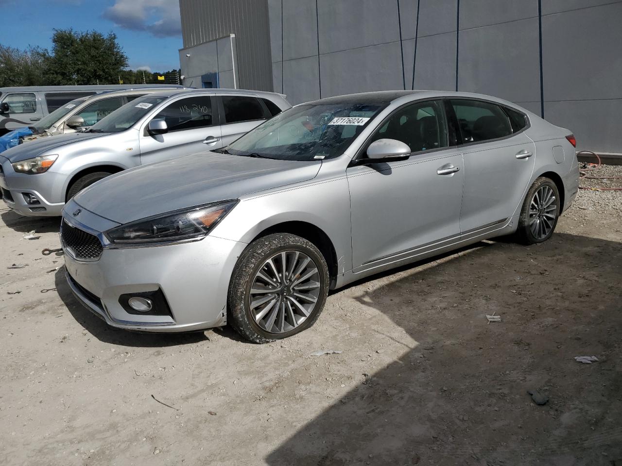 Obraz 1 z 2017 KIA CADENZA PREMIUM 2017 z VIN KNALC4J18H5070084