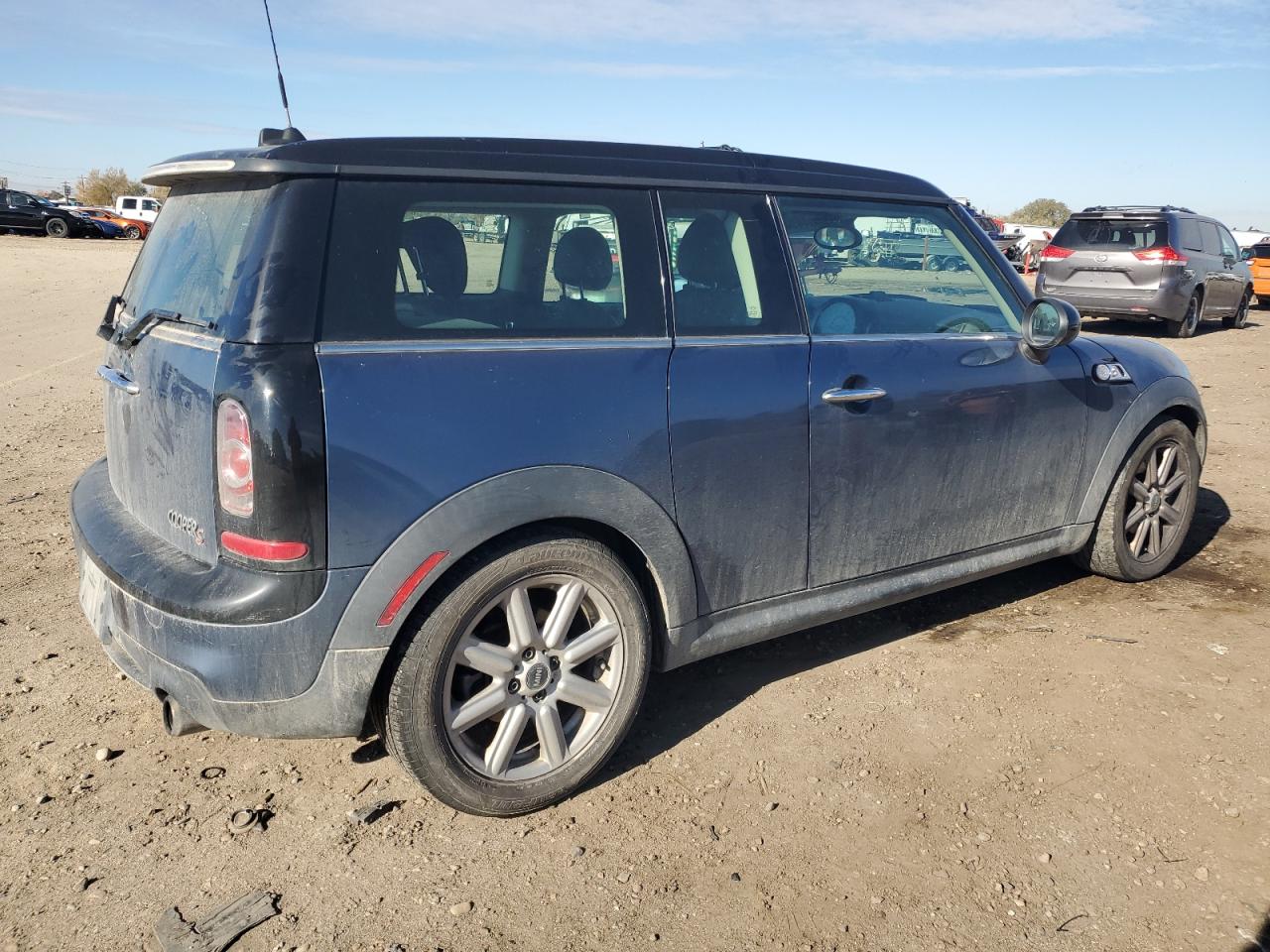 Image 3 of 2011 MINI COOPER S CLUBMAN 2011 with VIN WMWZG3C51BTY30769
