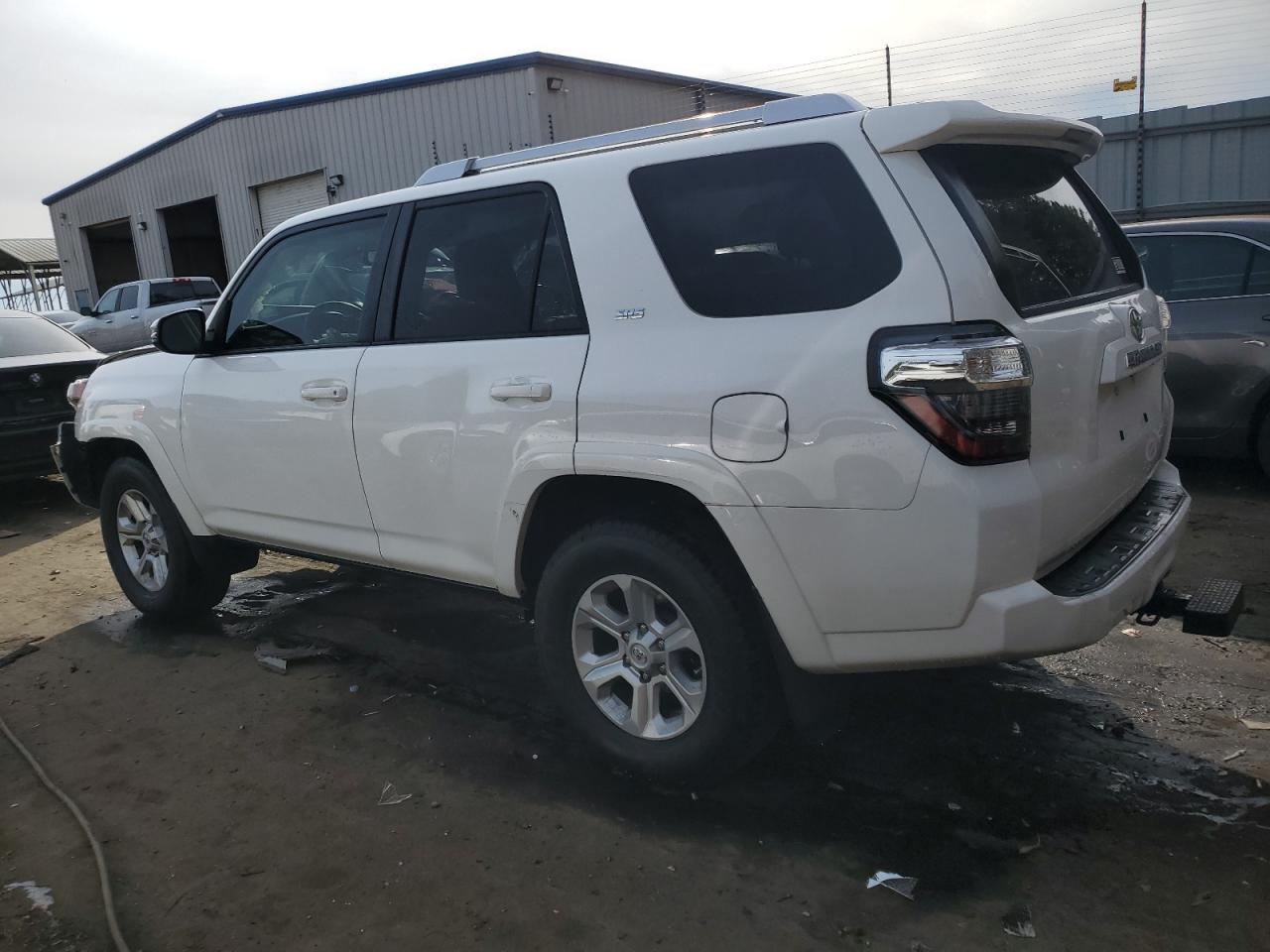 Obraz 2 z 2017 TOYOTA 4RUNNER SR5 2017 z VIN JTEZU5JR9H5154318