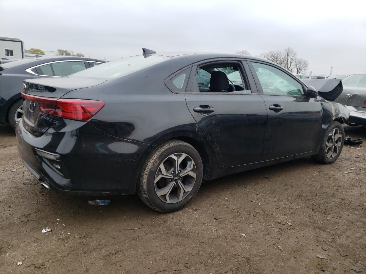 Изображение 3 2021 KIA FORTE FE 2021 с VIN 3KPF24AD4ME305527