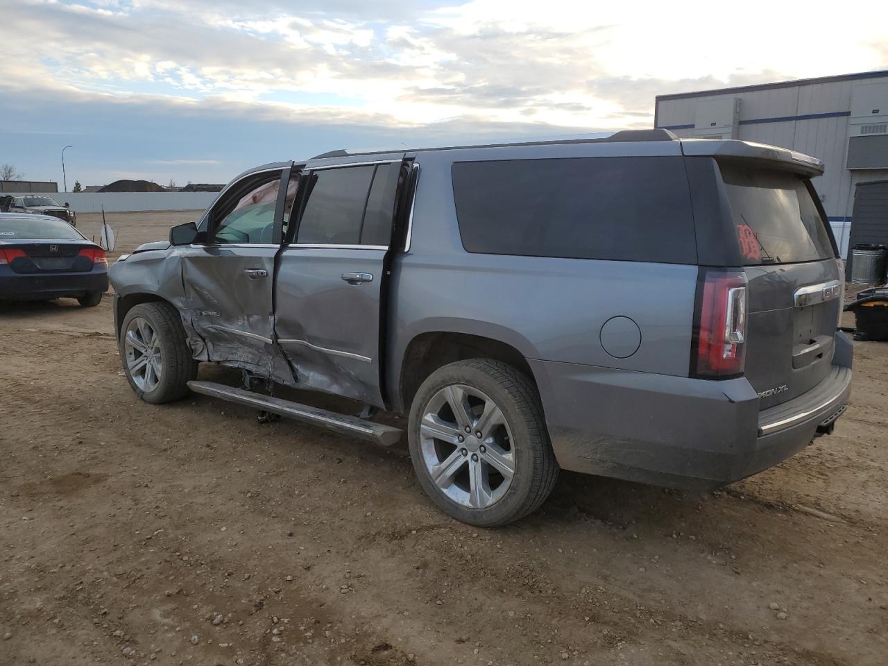 Изображение 2 2018 GMC YUKON XL DENALI 2018 с VIN 1GKS2HKJ5JR178138