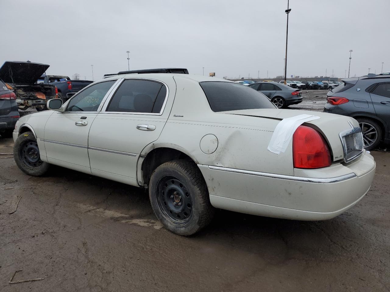 Изображение 2 2006 LINCOLN TOWN CAR SIGNATURE 2006 с VIN 1LNHM81V96Y613868