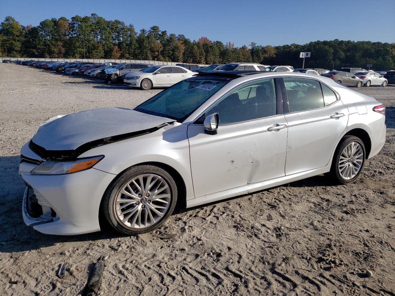 Obraz 1 z 2020 TOYOTA CAMRY XLE 2020 z VIN 4T1F11AK7LU310734