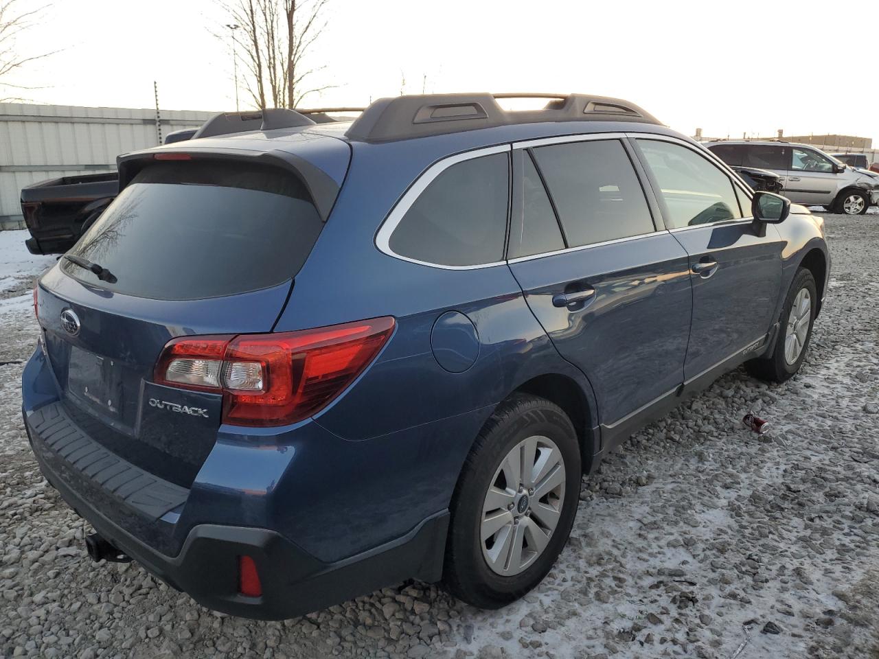 Obraz 3 z 2019 SUBARU OUTBACK 2.5I PREMIUM 2019 z VIN 4S4BSAFC1K3295049