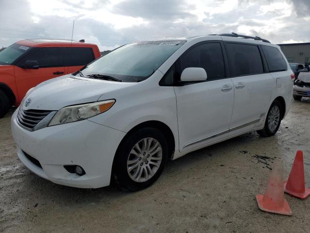 Изображение 2013 TOYOTA SIENNA XLE 2013