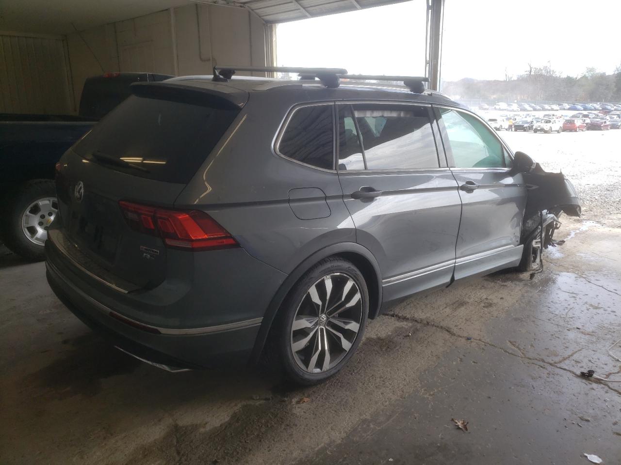Image 3 of 2020 VOLKSWAGEN TIGUAN SEL PREMIUM R-LINE 2020 with VIN 3VV4B7AX1LM062929