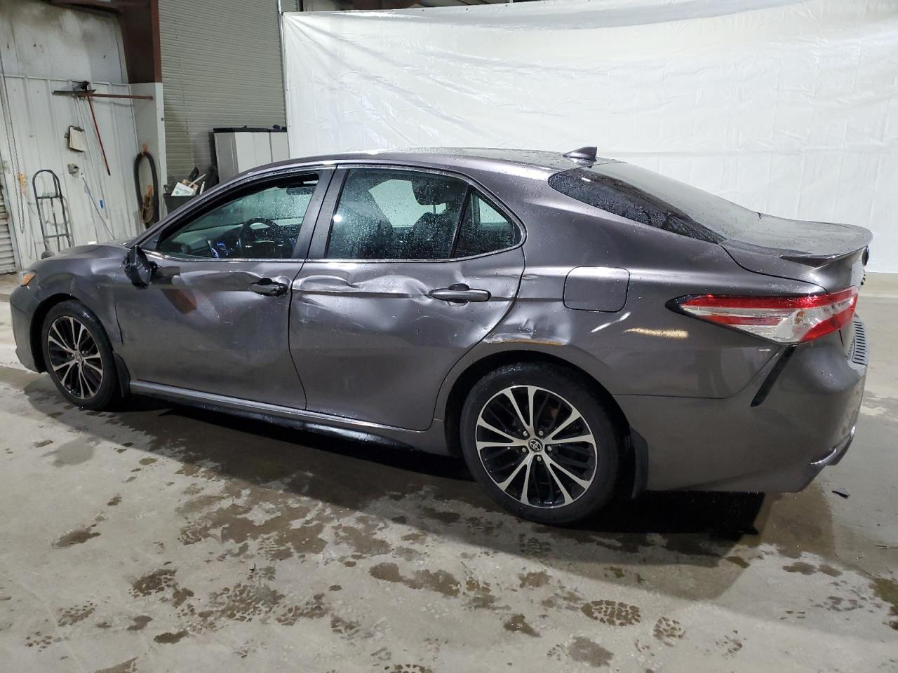 Image 2 of 2020 TOYOTA CAMRY SE 2020 with VIN 4T1G11AK8LU373832