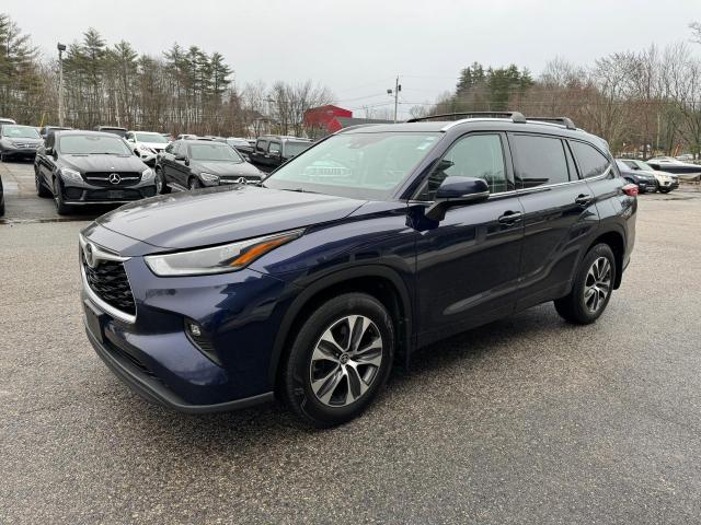 Obraz 2 z 2021 TOYOTA HIGHLANDER XLE 2021 z VIN 5TDGZRBH2MS537998