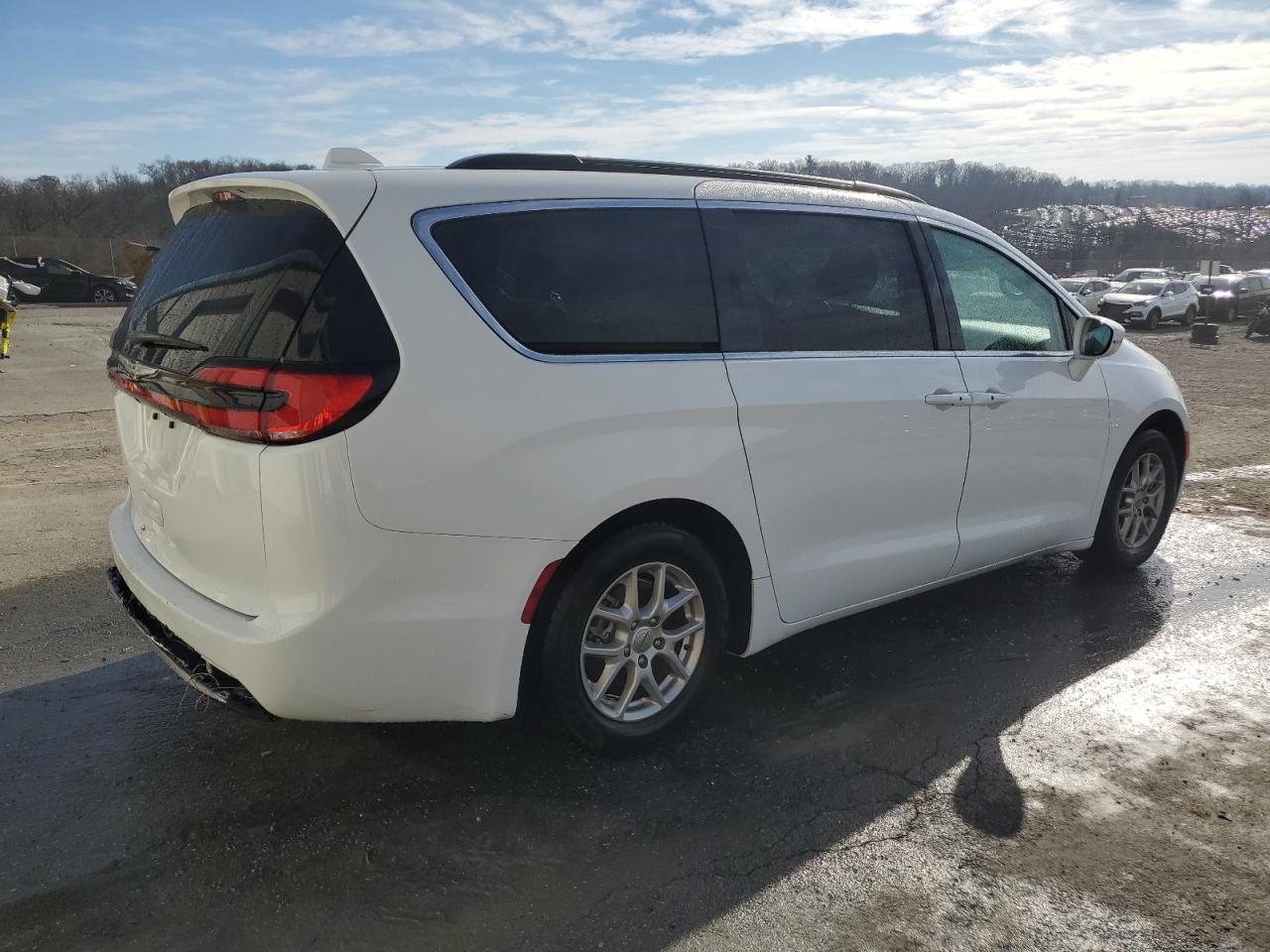 Изображение 3 2022 CHRYSLER PACIFICA TOURING L 2022 с VIN 2C4RC1BG1NR179208