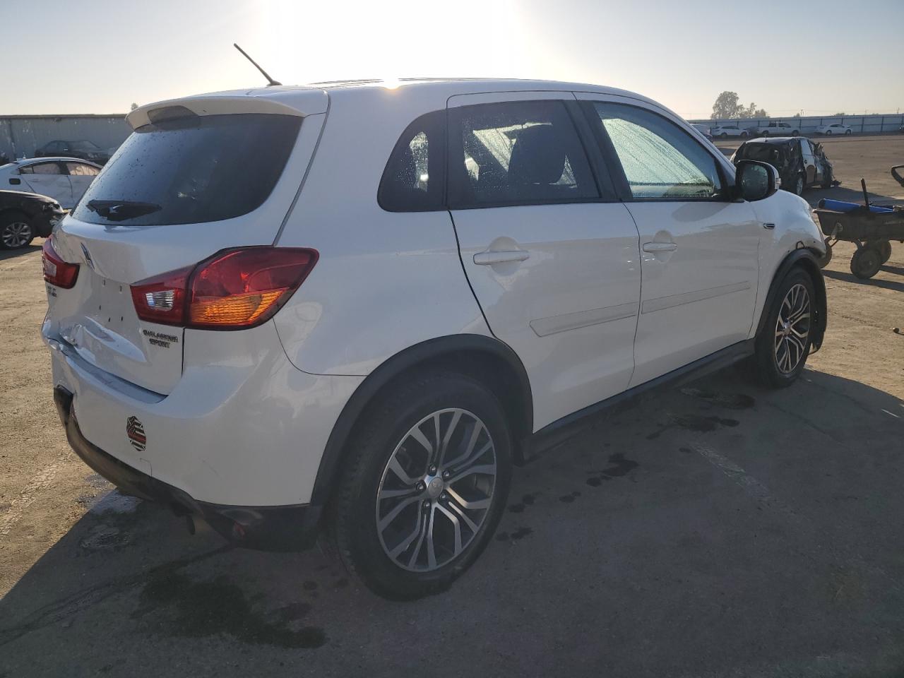 Obraz 3 z 2016 MITSUBISHI OUTLANDER SPORT ES 2016 z VIN JA4AR3AU3GZ035046