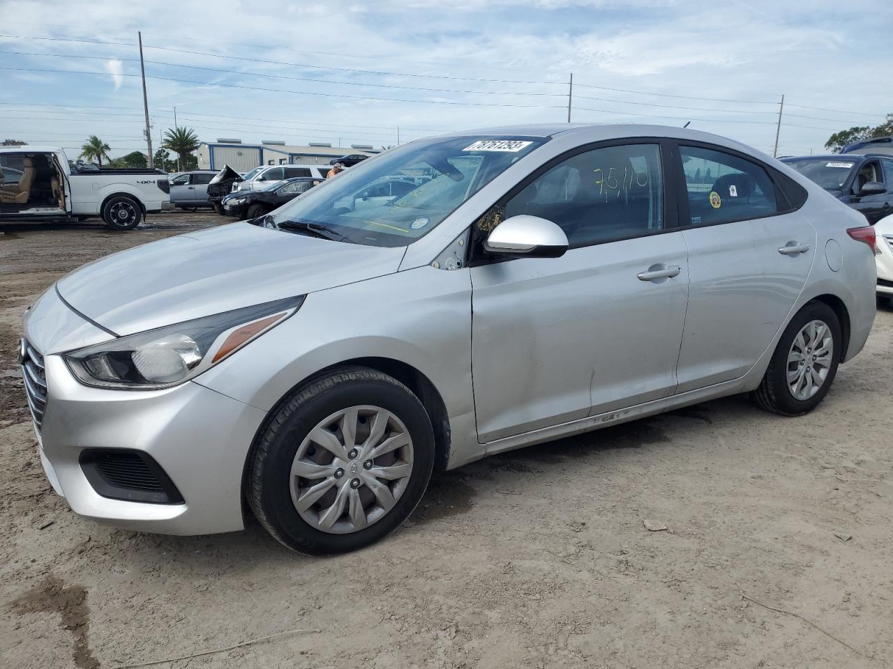 Obraz 2 z 2019 HYUNDAI ACCENT SE 2019 z VIN 3KPC24A33KE065670
