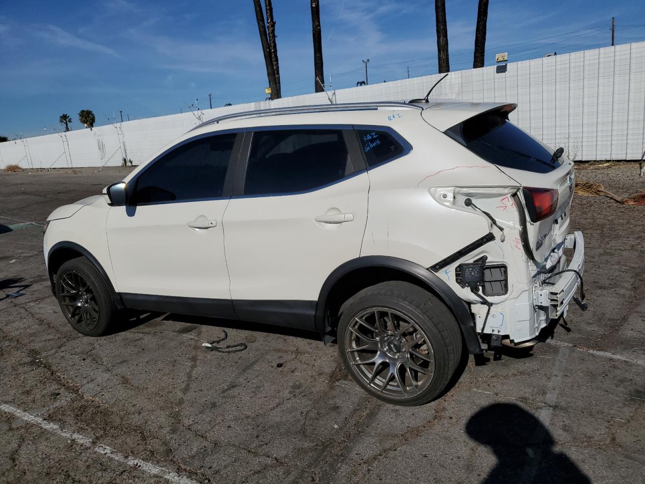 Изображение 2 Nissan Rogue Sport S 2018 с VIN JN1BJ1CP9JW150288