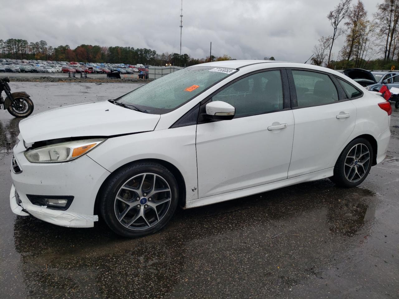Image 1 of 2016 FORD FOCUS SE 2016 with VIN 1FADP3F28GL355651