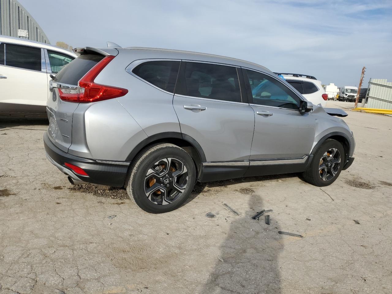 Obraz 3 z 2018 HONDA CR-V TOURING 2018 z VIN 7FARW2H94JE034356