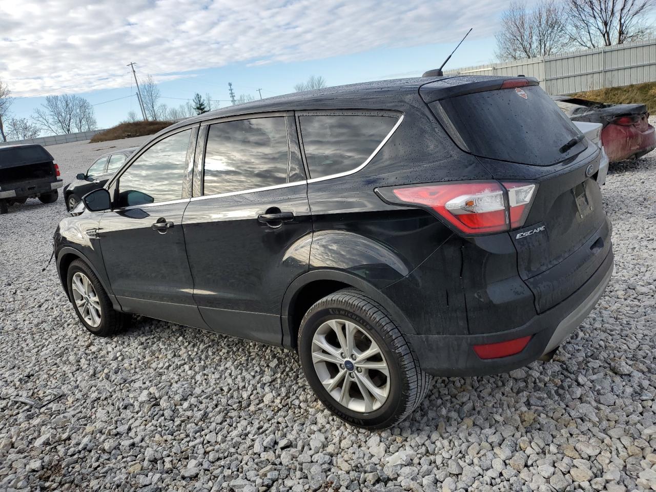 Image 2 of 2017 FORD ESCAPE SE 2017 with VIN 1FMCU9GD5HUA60743