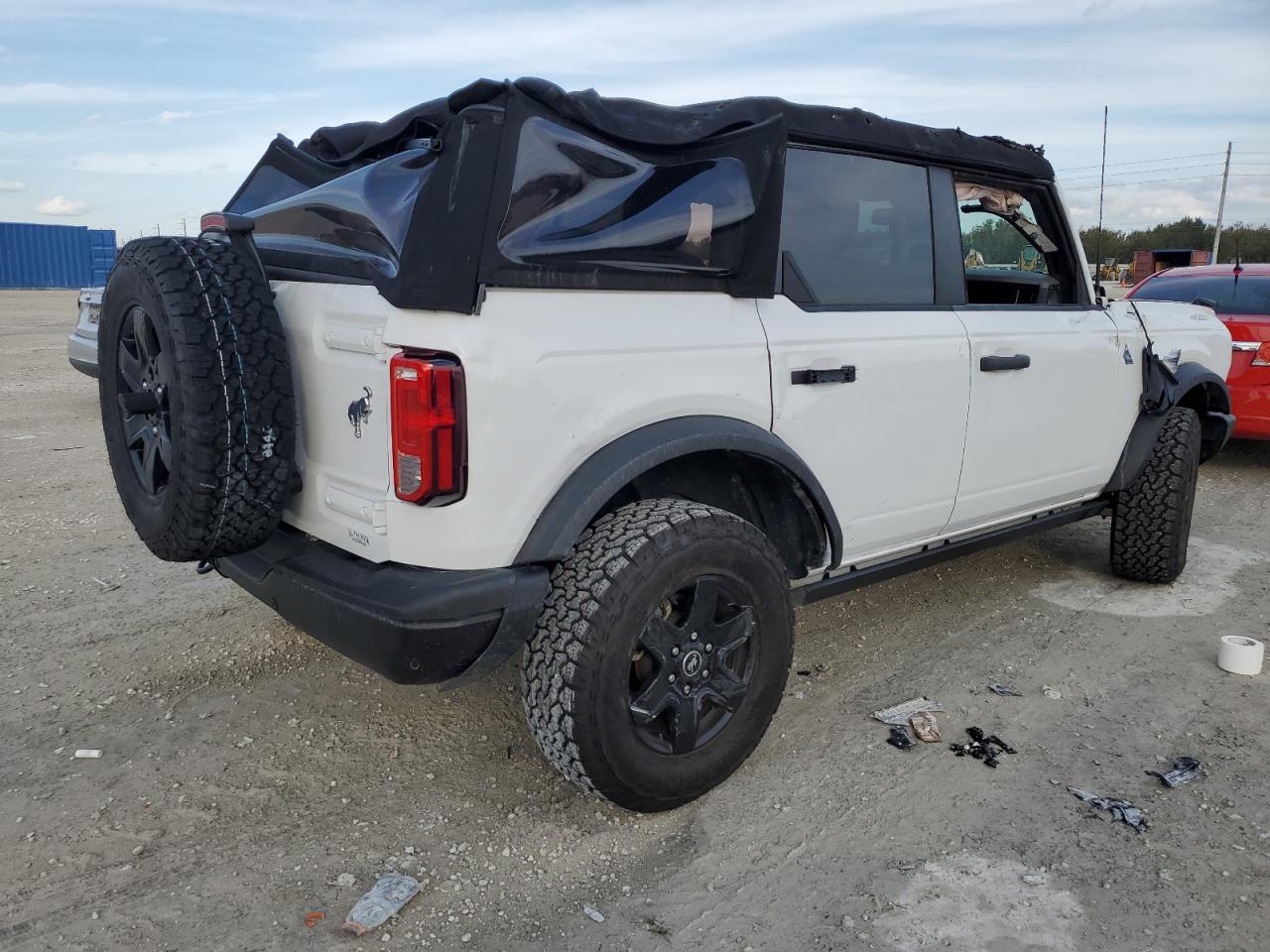 Image 3 of 2022 FORD BRONCO BASE 2022 with VIN 1FMEE5DP0NLB59694