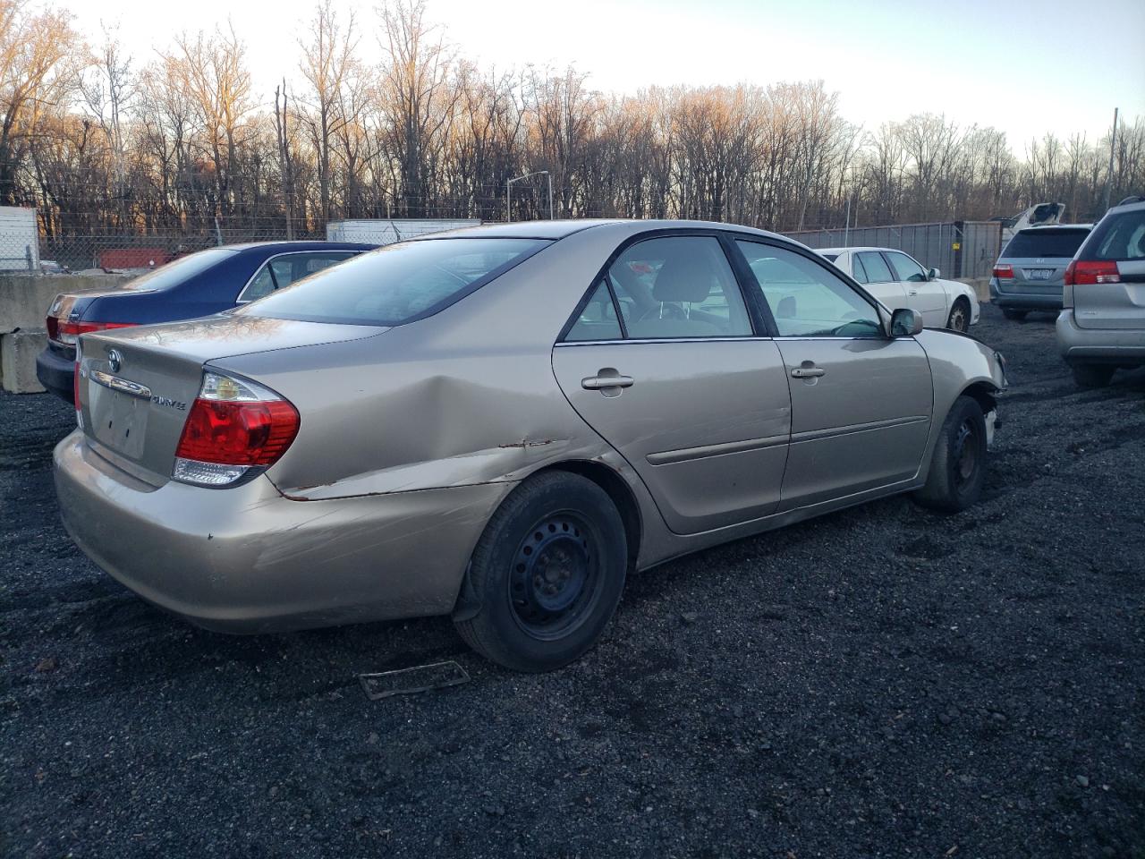 Obraz 3 z 2005 TOYOTA CAMRY LE 2005 z VIN 4T1BE32K65U609597