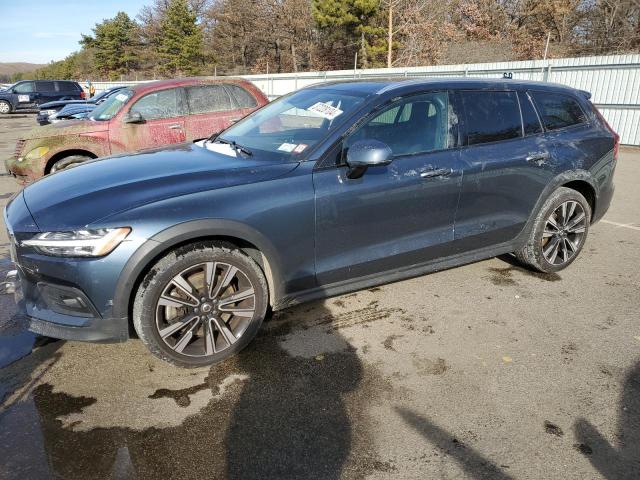 Image 1 of 2021 VOLVO V60 CROSS COUNTRY T5 MOMENTUM 2021 with VIN YV4102WK5M1067652