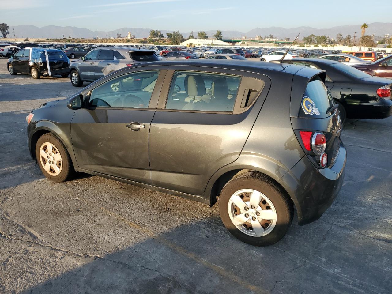 Изображение 2 2014 CHEVROLET SONIC LS 2014 с VIN 1G1JA6SGXE4137437