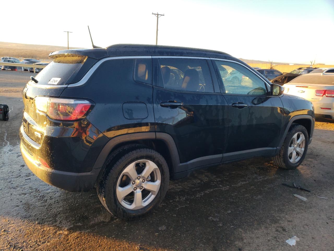 Image 3 of 2018 JEEP COMPASS LATITUDE 2018 with VIN 3C4NJCBB1JT285900