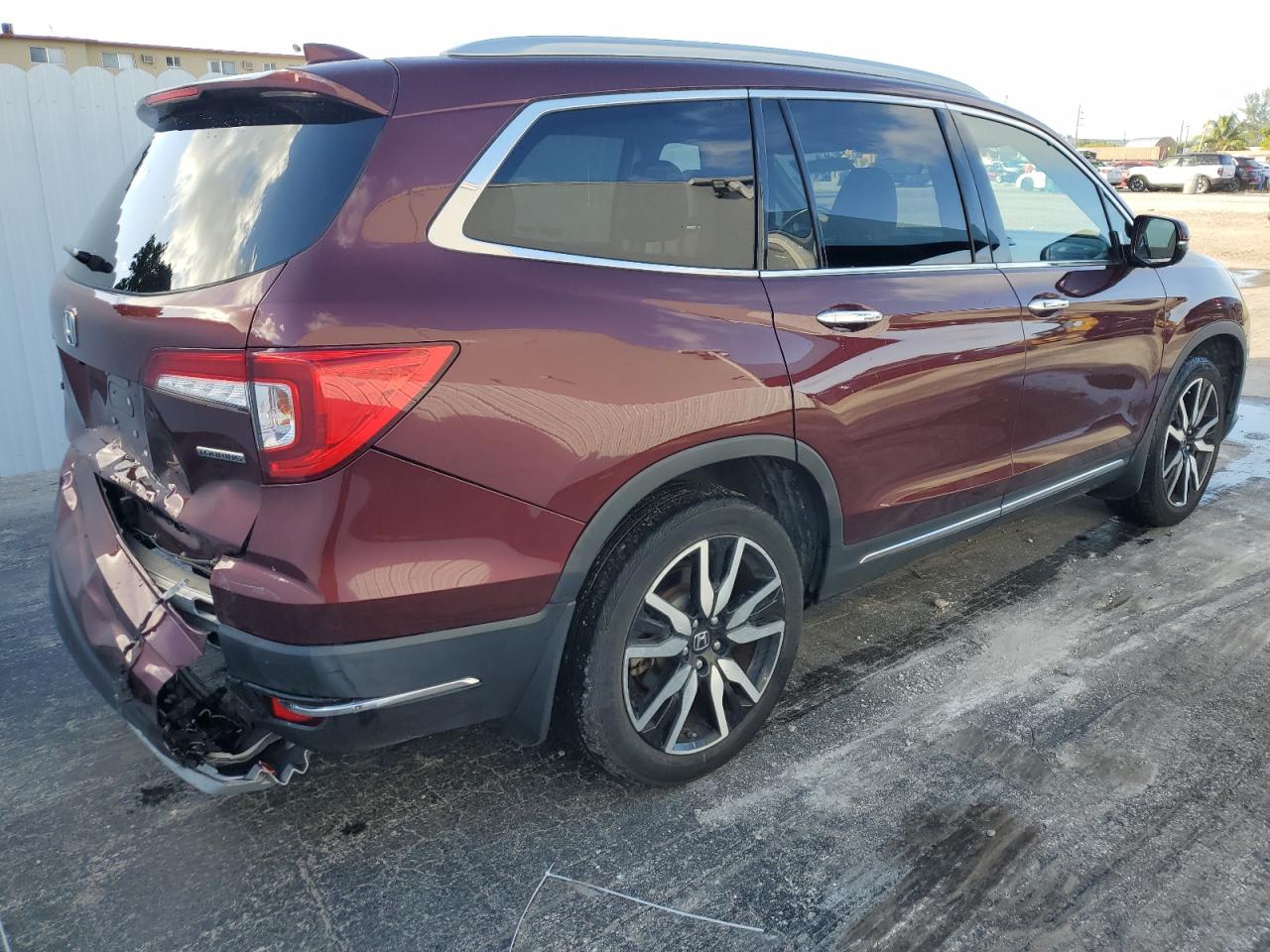 Obraz 3 z 2021 HONDA PILOT TOURING 2021 z VIN 5FNYF5H63MB017857