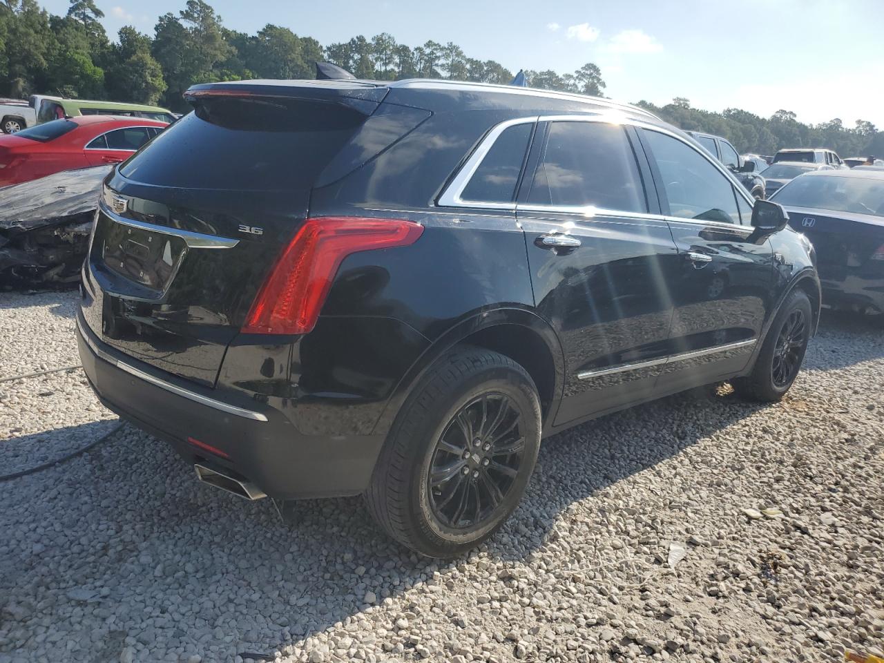 Image 3 of Cadillac Xt5 Luxury 2019 with VIN 1GYKNCRS1KZ214536