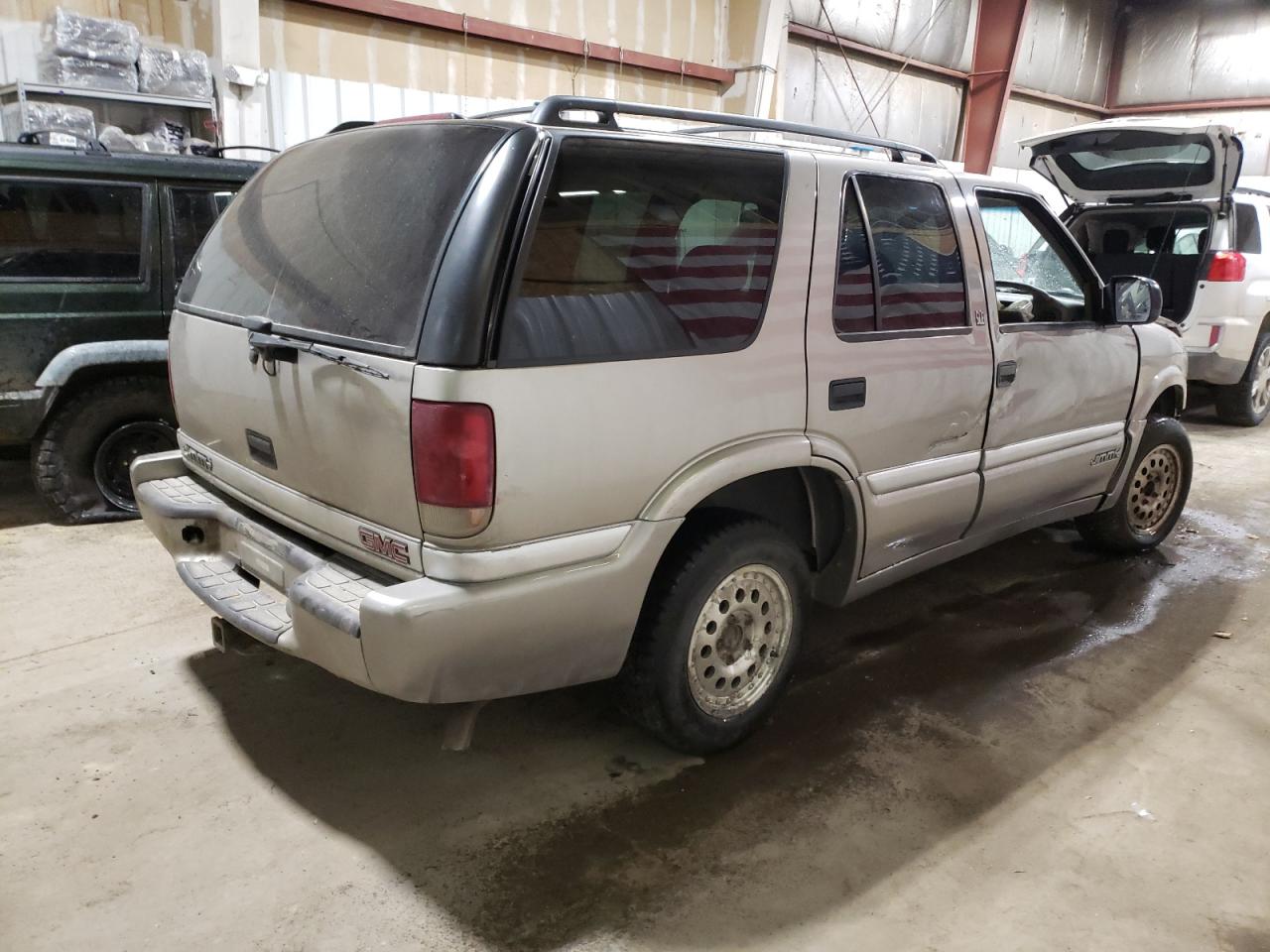 Image 3 of 2001 GMC JIMMY  2001 with VIN 1GKDT13W412117783