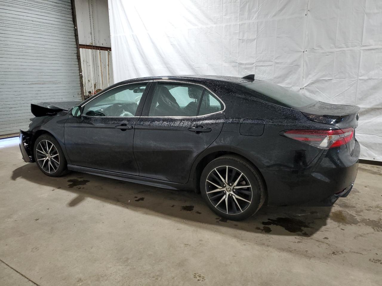 Изображение 2 2022 TOYOTA CAMRY SE 2022 с VIN 4T1G11AK1NU620417