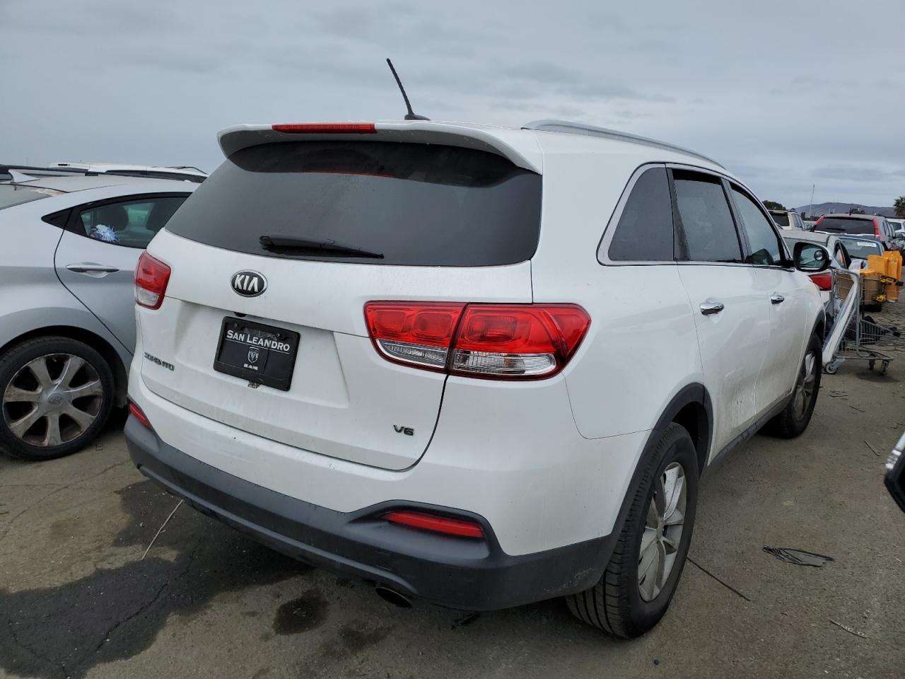 Изображение 3 2016 KIA SORENTO LX 2016 с VIN 5XYPGDA57GG135248