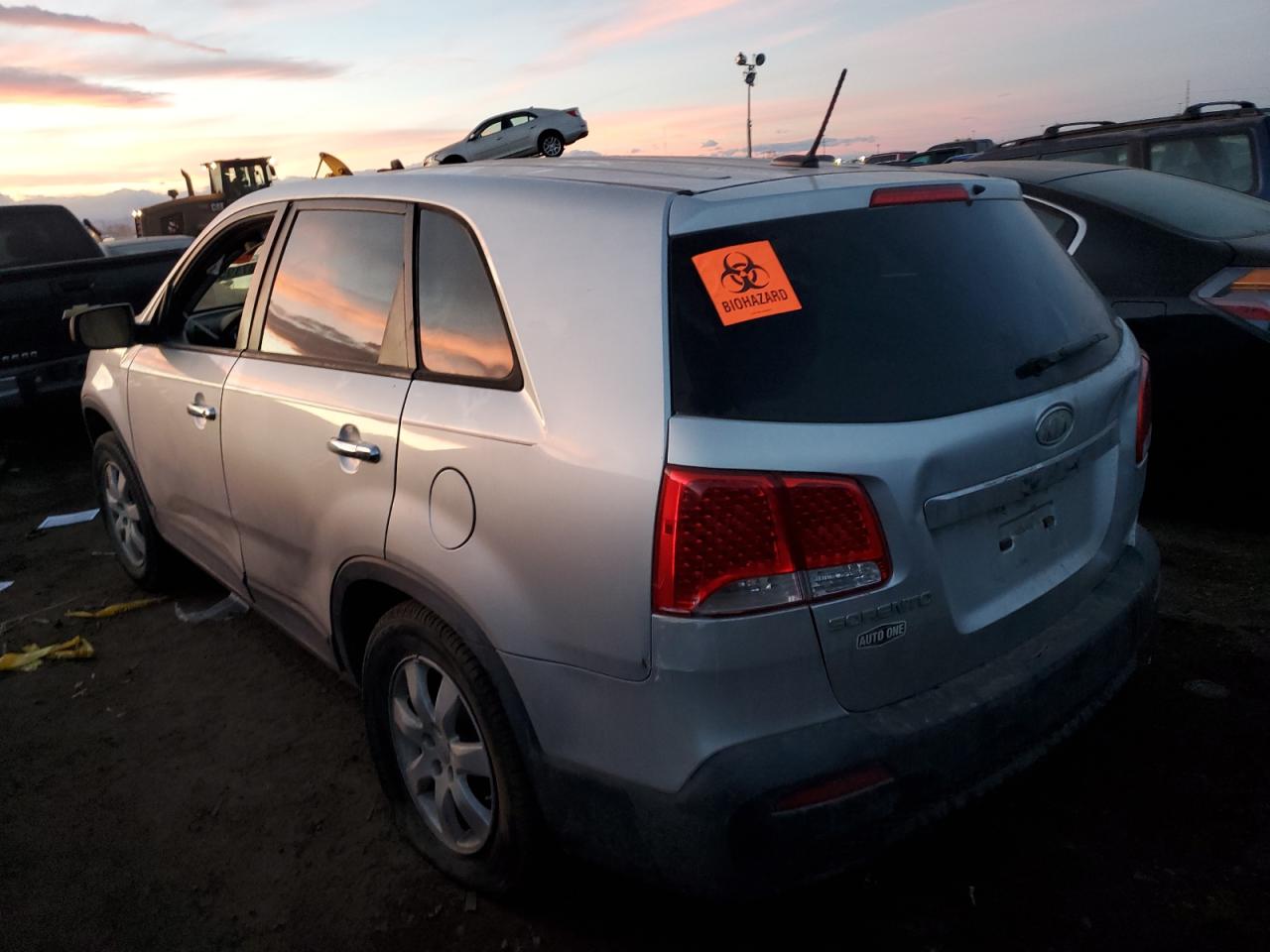 Obraz 2 z 2011 KIA SORENTO BASE 2011 z VIN 5XYKT3A14BG016403