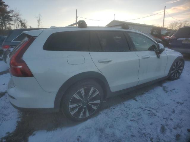 Obraz 3 z 2021 VOLVO V60 CROSS COUNTRY T5 MOMENTUM 2021 z VIN YV4102WK9M1074829