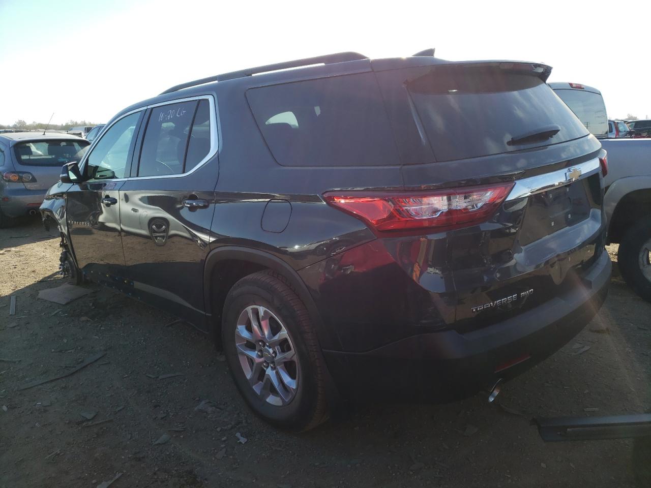 Obraz 2 z 2021 CHEVROLET TRAVERSE LT 2021 z VIN 1GNEVGKW0MJ132104