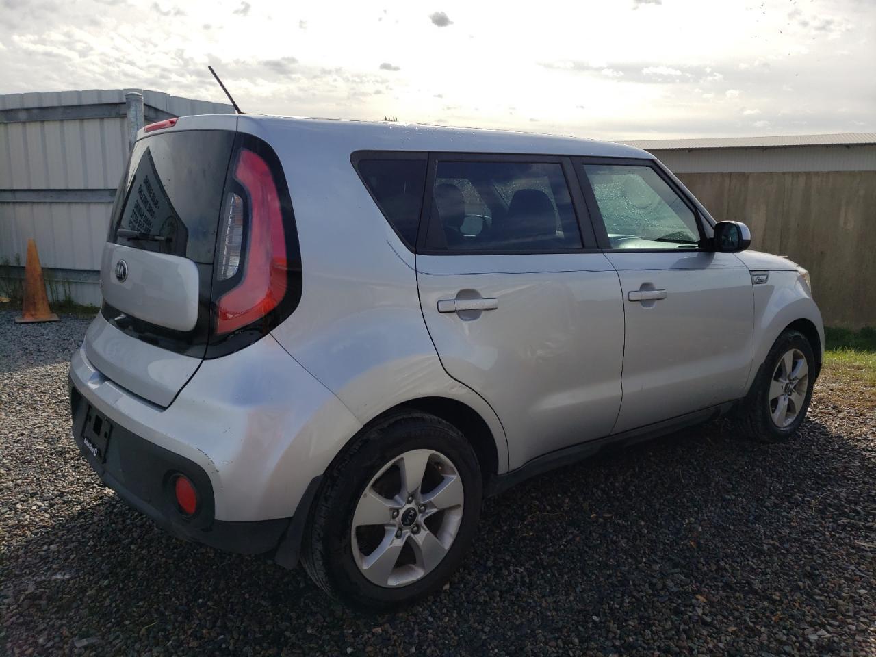 Obraz 3 z 2017 KIA SOUL  2017 z VIN KNDJN2A20H7449716