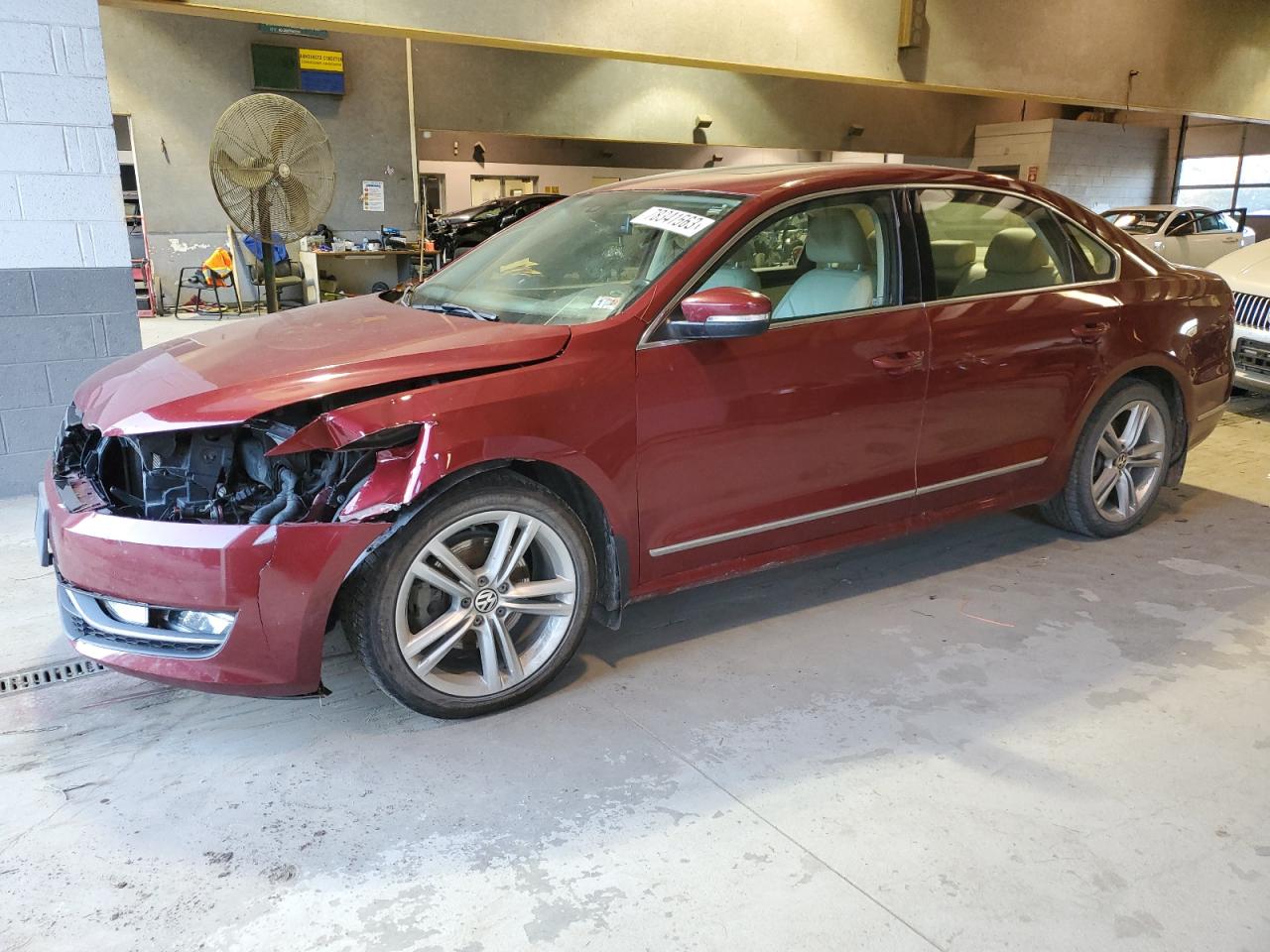 Изображение 1 2015 VOLKSWAGEN PASSAT SEL 2015 с VIN 1VWCV7A30FC066813