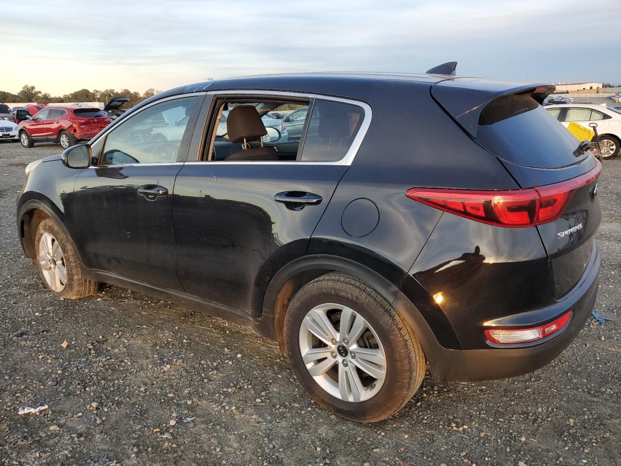 Obraz 2 z 2019 KIA SPORTAGE LX 2019 z VIN KNDPMCAC9K7609661