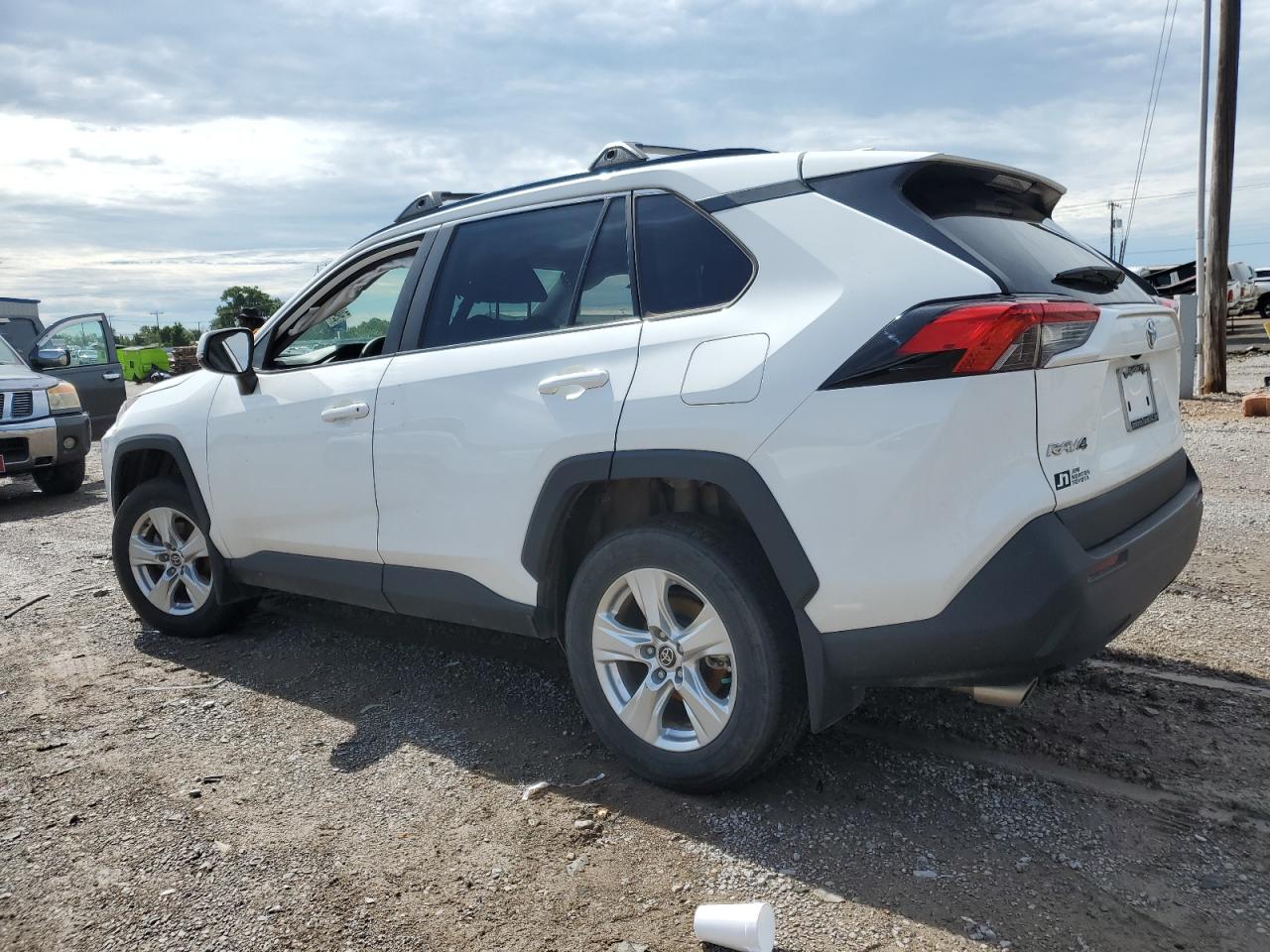 Image 2 of 2021 TOYOTA RAV4 XLE 2021 with VIN 2T3W1RFV0MW162419