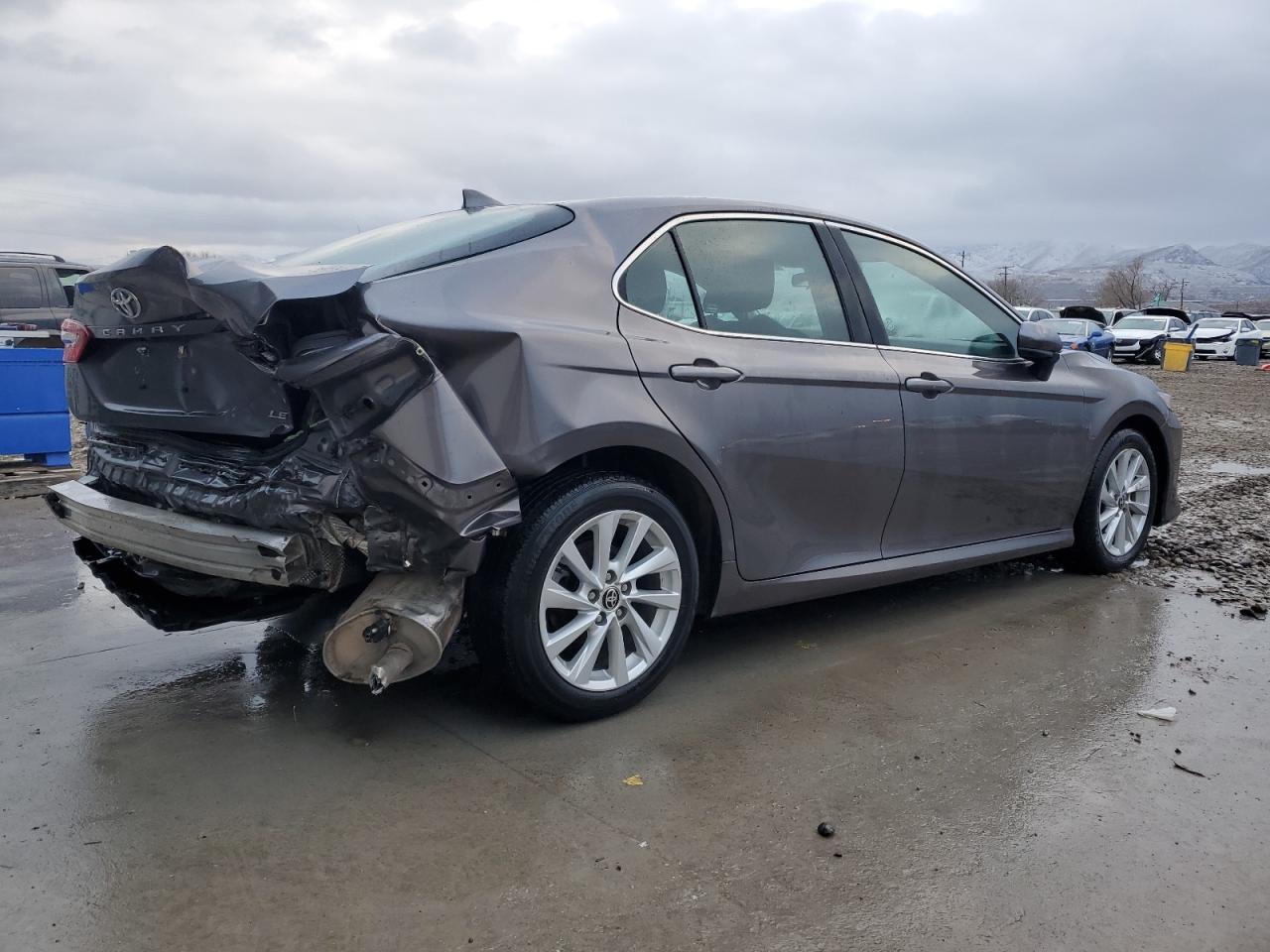 Obraz 3 z 2021 TOYOTA CAMRY LE 2021 z VIN 4T1C11AK5MU597348