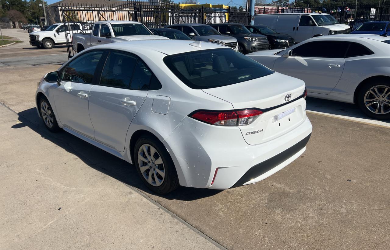 Obraz 3 z 2021 TOYOTA COROLLA LE 2021 z VIN 5YFEPMAE5MP185953