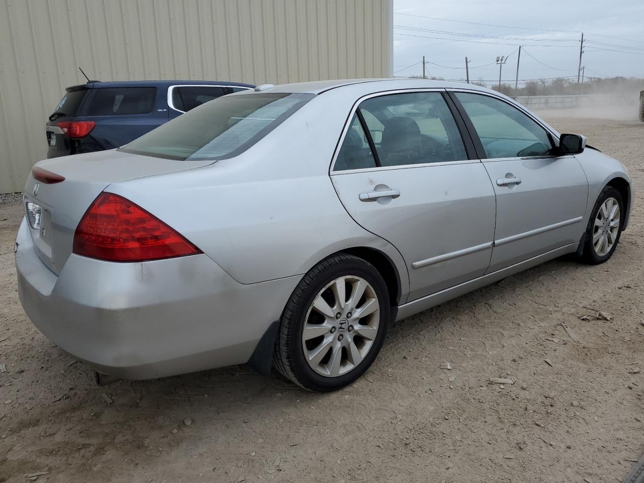 Image 3 of 2007 HONDA ACCORD EX 2007 with VIN 1HGCM66507A037076