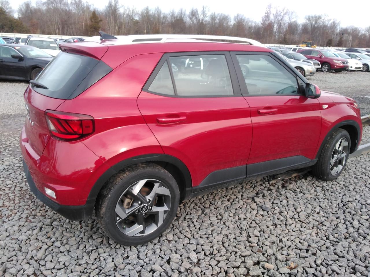 Image 3 of 2022 HYUNDAI VENUE SEL 2022 with VIN KMHRC8A33NU166515