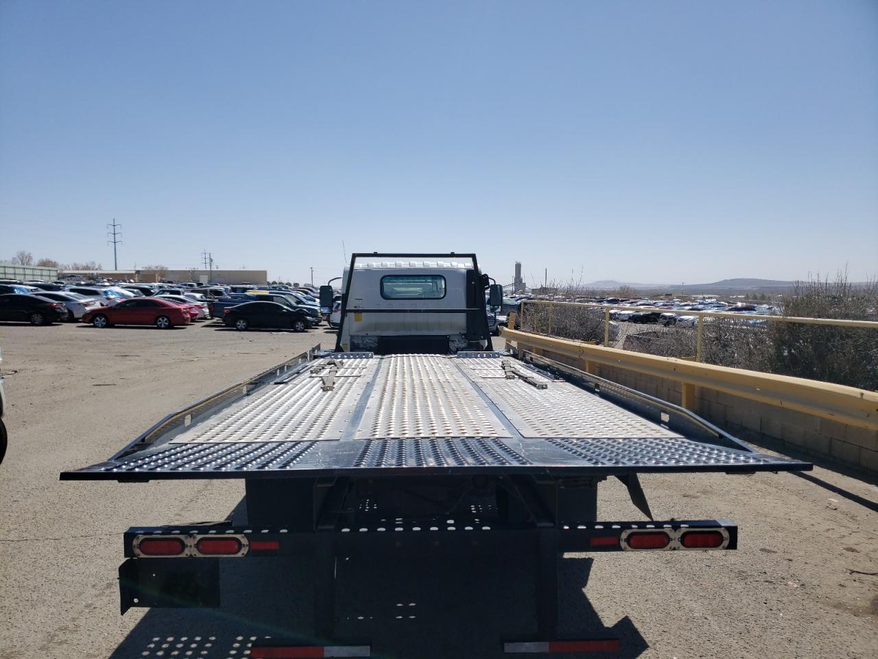 Image 2 of 2021 ISUZU NRR 2021 with VIN JALE5W167M7301065