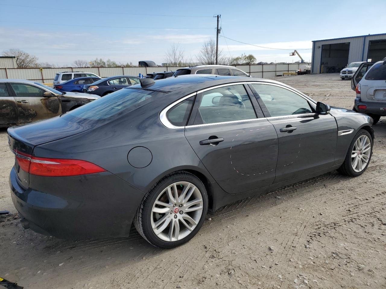 Obraz 3 z 2016 JAGUAR XF PRESTIGE 2016 z VIN SAJBE4BV1GCY16090