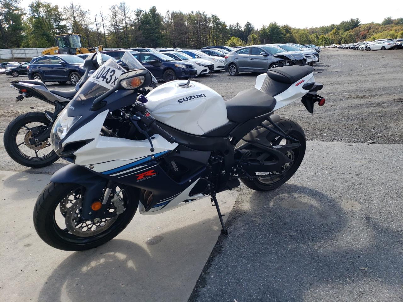 Изображение 2 2023 SUZUKI GSX-R600  2023 с VIN JS1GN7FA1P7100628