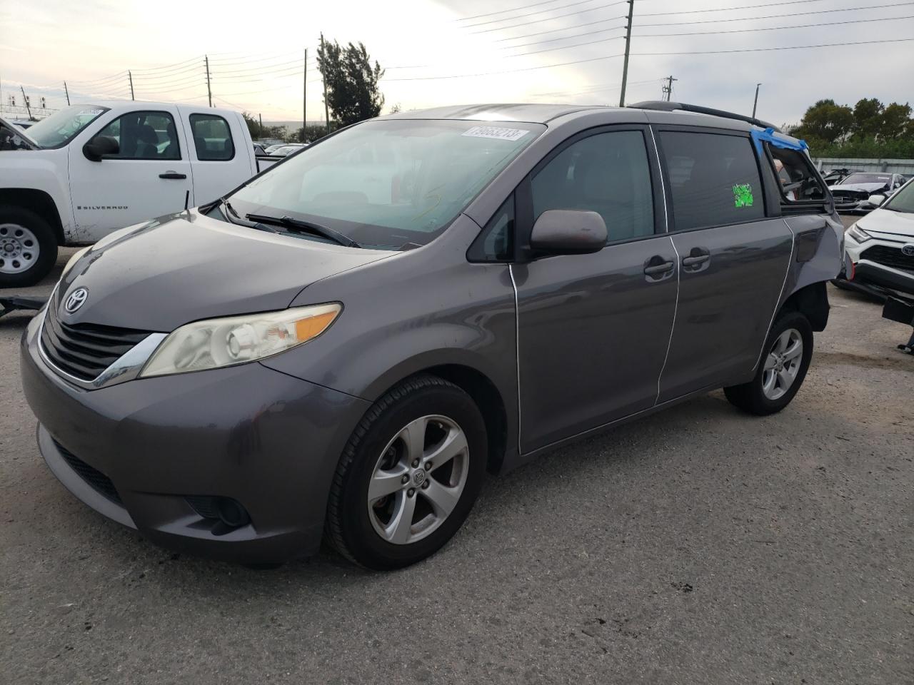 2013 TOYOTA SIENNA LE 2013 image