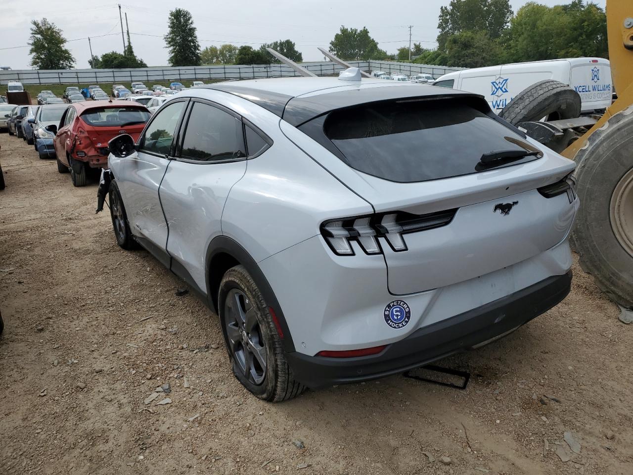 Изображение 2 2022 FORD MUSTANG MACH-E SELECT 2022 с VIN 3FMTK1SS9NMA25197
