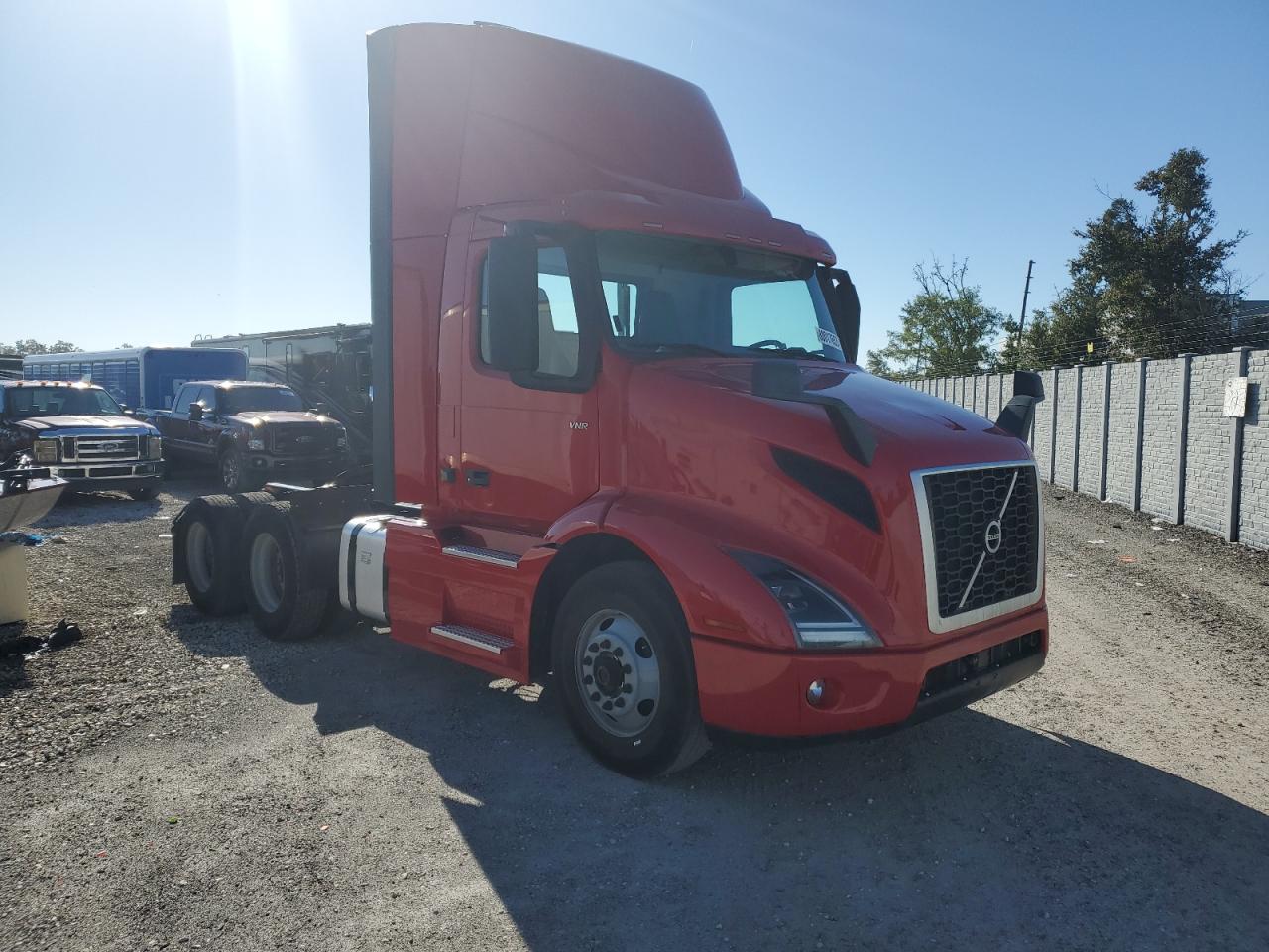Obraz 1 z 2020 VOLVO VNR  2020 z VIN 4V4WC9EG4LN239235