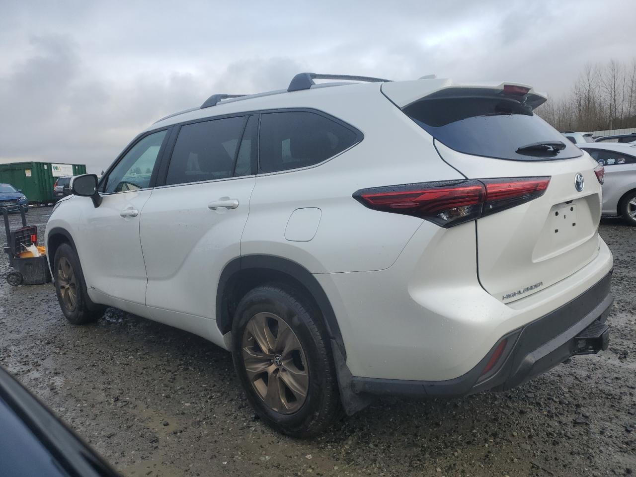 Image 2 of 2023 TOYOTA HIGHLANDER HYBRID BRONZE EDITION 2023 with VIN 5TDABRCH8PS132919